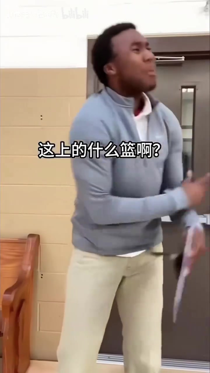 外國也有小品！外網(wǎng)網(wǎng)紅惡搞：當(dāng)教練想批評布朗尼時(shí)……