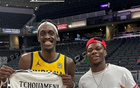 看NBA東決，瓊阿梅尼與西亞卡姆互換球衣