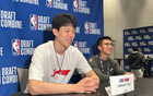 楊瀚森進NBA需提升語言情商，借鑒阿聯(lián)周琦經(jīng)驗。