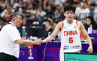 中國女籃首戰(zhàn)大勝，張子宇表現(xiàn)亮眼。
