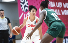 中國(guó)女籃新星崛起，18歲1米75世青賽籃板王攜手張子宇，25+13驚艷！