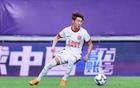 成都勝青島，韋世豪雙球晉級，雙方各一紅